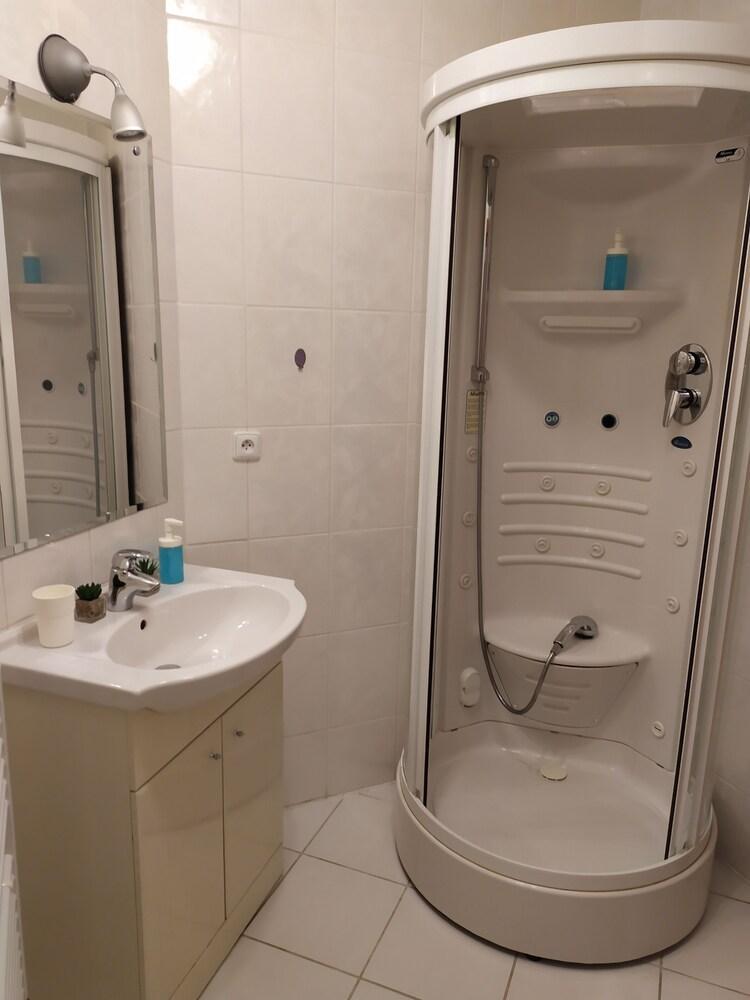 Kate & Jenny - Two-Level Apartment In The Old Town براتسيلافا المظهر الخارجي الصورة