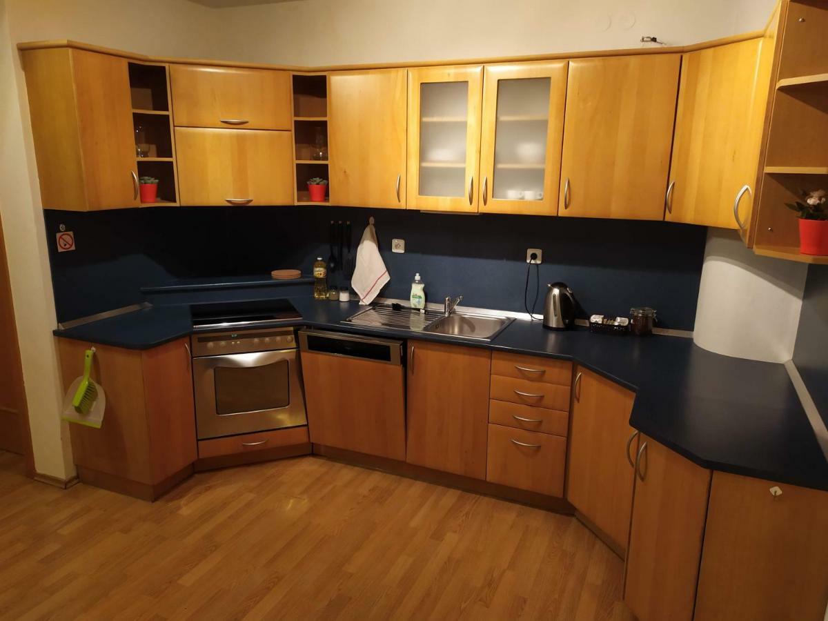 Kate & Jenny - Two-Level Apartment In The Old Town براتسيلافا المظهر الخارجي الصورة