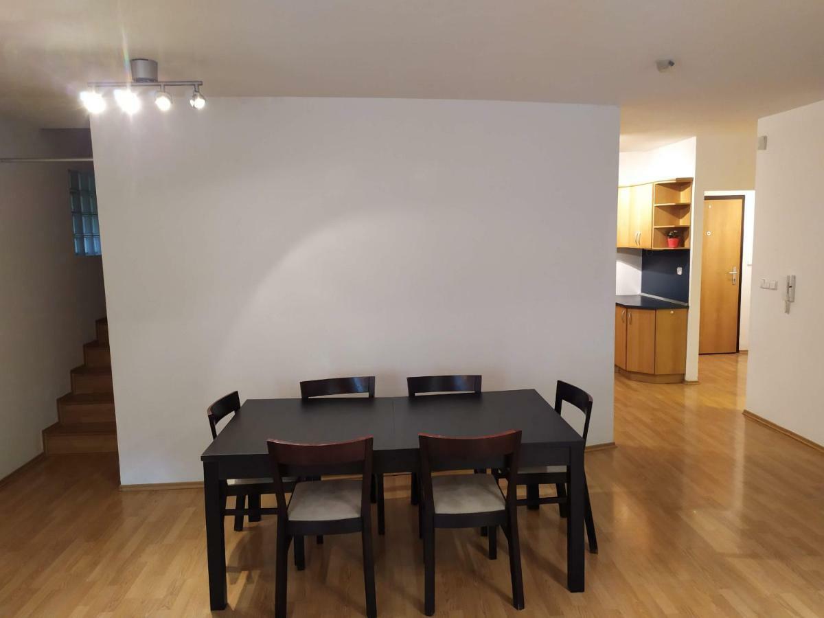 Kate & Jenny - Two-Level Apartment In The Old Town براتسيلافا المظهر الخارجي الصورة