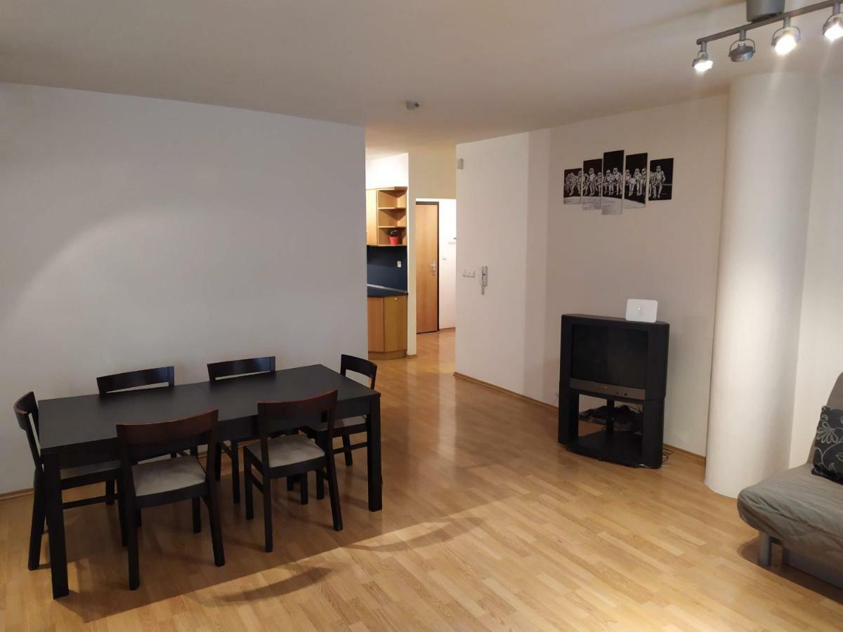 Kate & Jenny - Two-Level Apartment In The Old Town براتسيلافا المظهر الخارجي الصورة