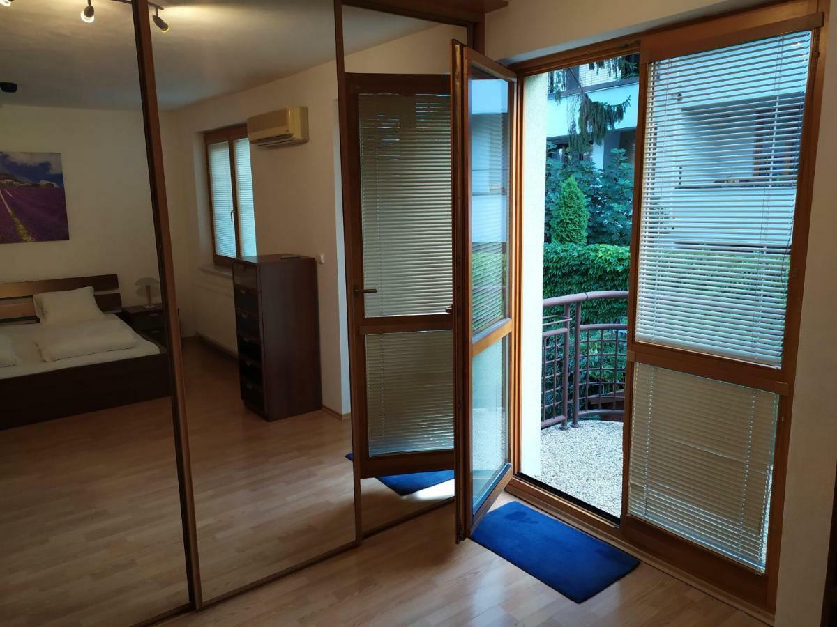 Kate & Jenny - Two-Level Apartment In The Old Town براتسيلافا المظهر الخارجي الصورة