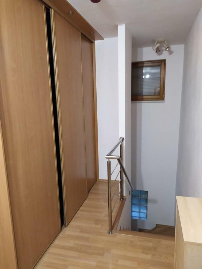Kate & Jenny - Two-Level Apartment In The Old Town براتسيلافا المظهر الخارجي الصورة