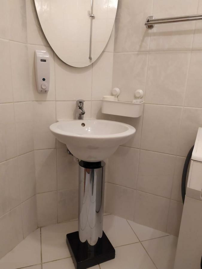 Kate & Jenny - Two-Level Apartment In The Old Town براتسيلافا المظهر الخارجي الصورة