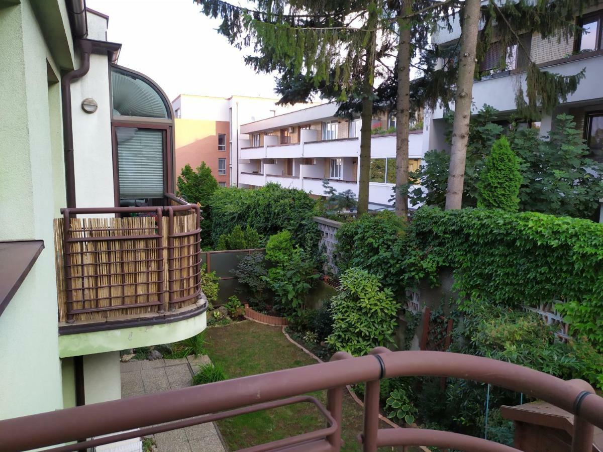 Kate & Jenny - Two-Level Apartment In The Old Town براتسيلافا المظهر الخارجي الصورة
